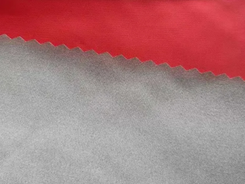 100% polyester 210t taftová tkanina so strieborným povlakom na stan