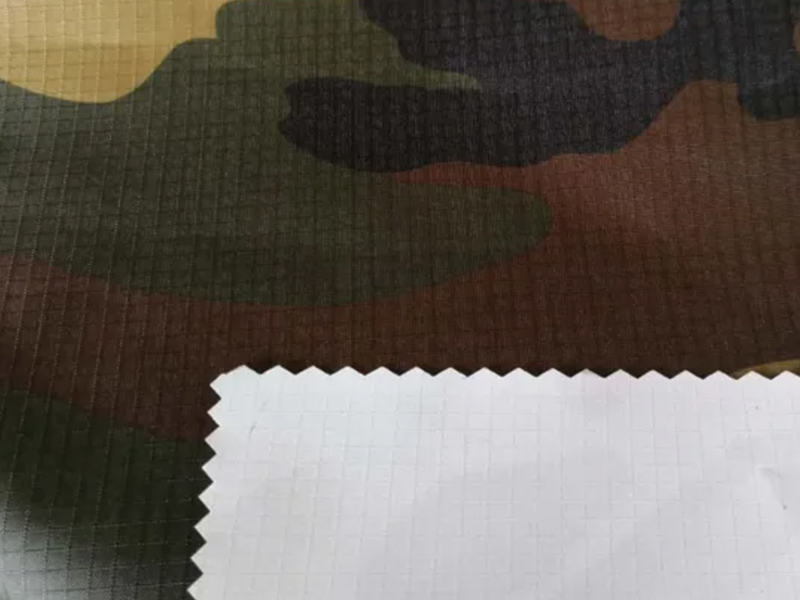 Camo Print Polyester Ripstop Taffeta s bielou PVC vrstvou